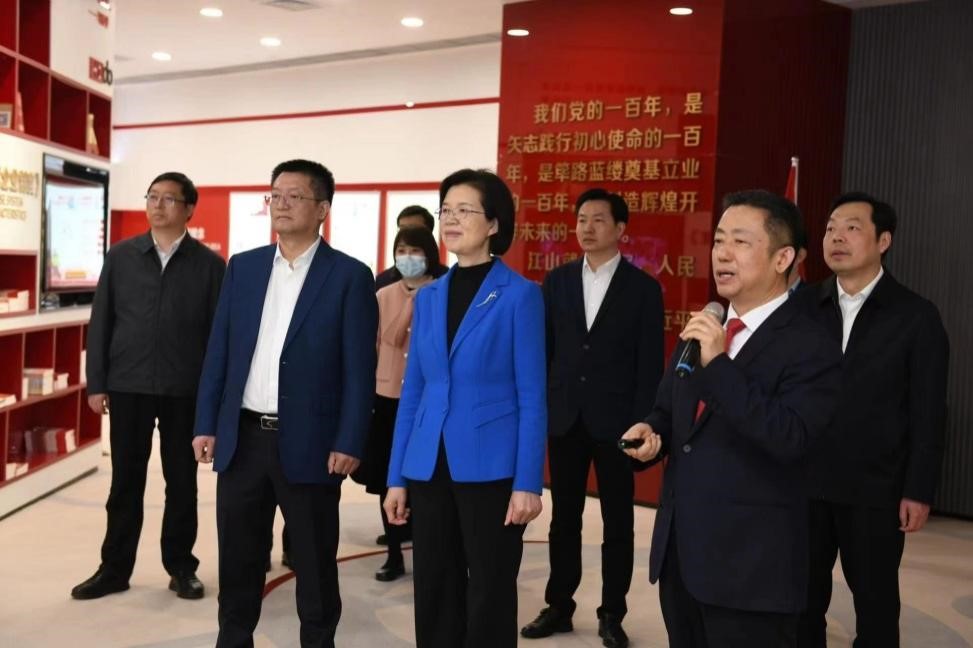 江蘇省委常委、組織部部長沈瑩調研紅豆1