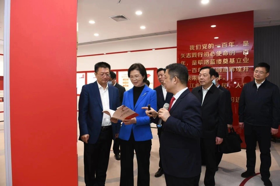 江蘇省委常委、組織部部長沈瑩調研紅豆2